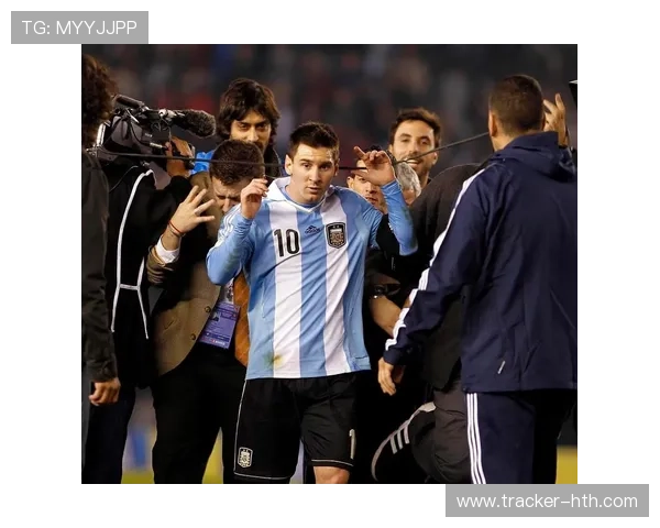 犯规足球明星背后的争议与挑战：从绿茵场上的违规到人生的转折