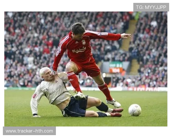 足球明星进球后激情滑铲庆祝瞬间盘点与分析